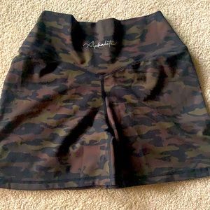 Alphalete SURFACE POWER SHORT Med